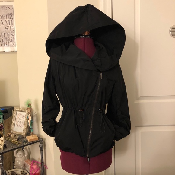 BCBG raincoat - Picture 1 of 5